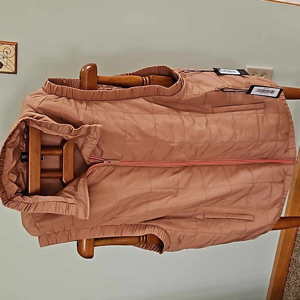 Puffy vest, original oversized design, beautiful neutral color, very comfortable